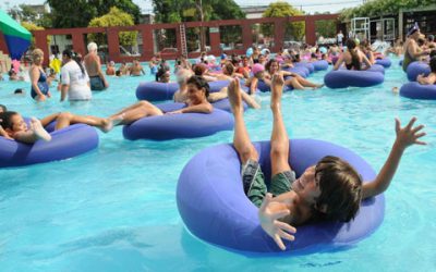 En Rosario los grandes y los chicos disfrutan de la pileta en el verano