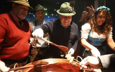 El Ministro de Turismo Santos se deleitó en la Fiesta del Chocolate Alpino VGB