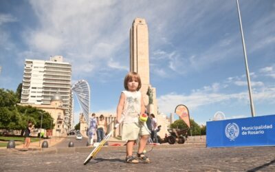 La previa de la Copa Davis se vive en Rosario: chicos y grandes jugaron al tenis en Calle Recreativa